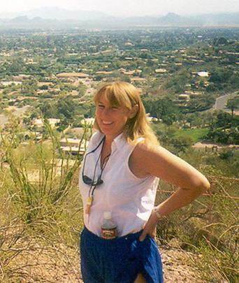 Ginni on Camelback closeup.jpg 81.3K