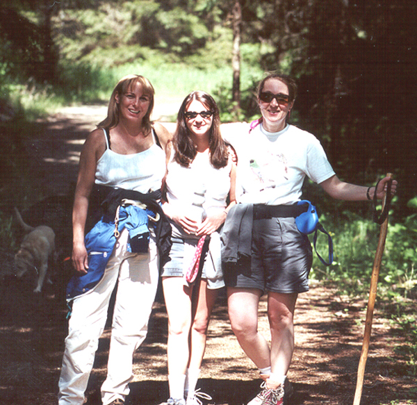 Ginni, Stacie, and Carol hiking.jpg 432.3K