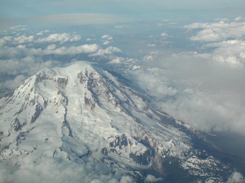 Aerial shot of Mount Rainier.jpg 67.7K