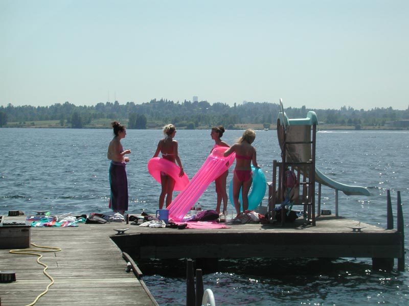 Playing on Lake Washington 2.jpg 73.3K