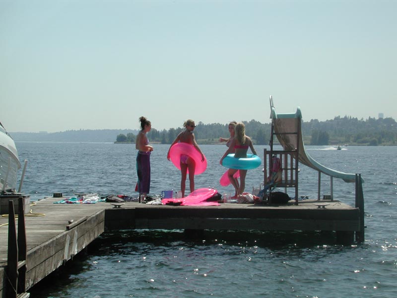 Playing on Lake Washington.jpg 65.8K